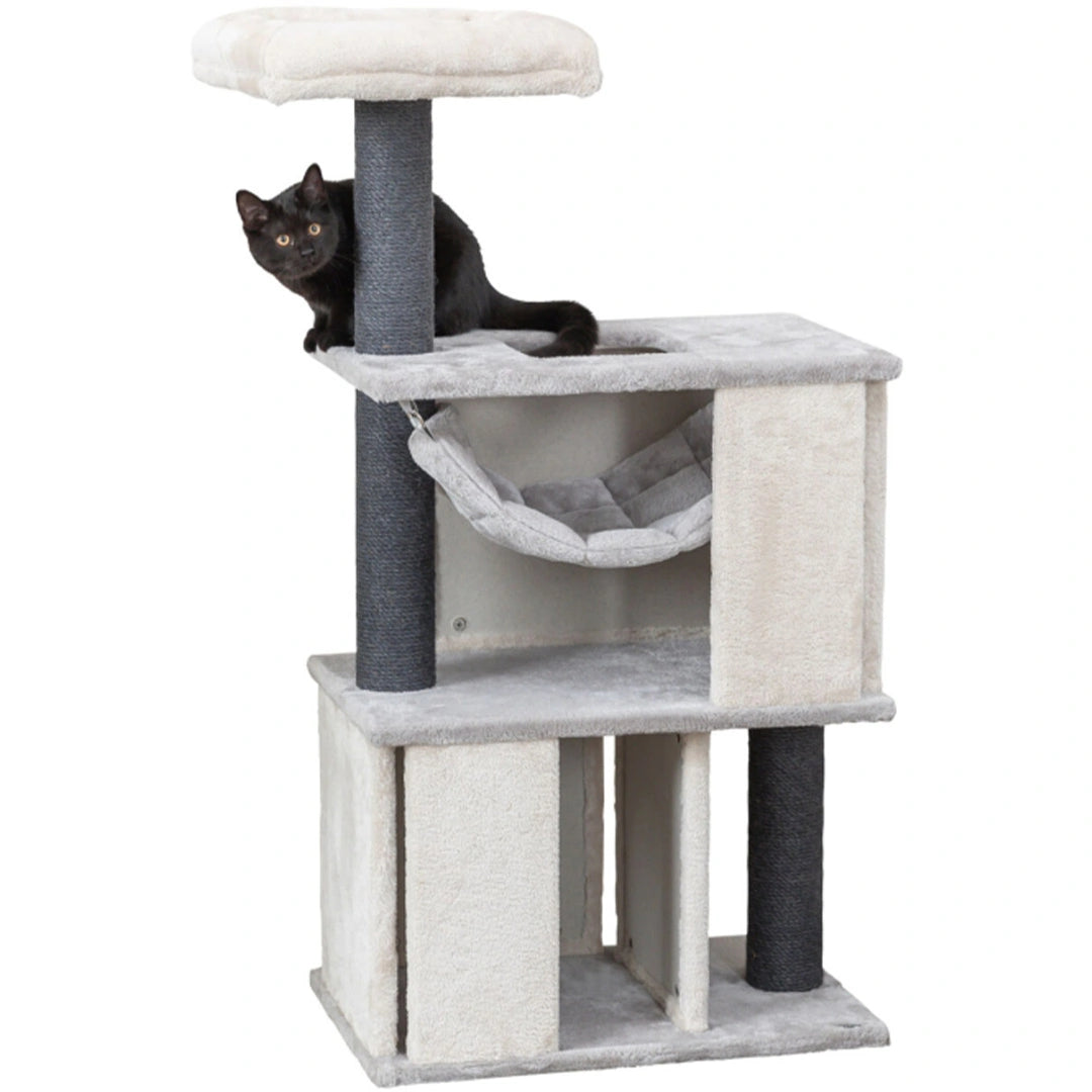 Trixie Kratzbaum Juliano mit schwarzer Katze