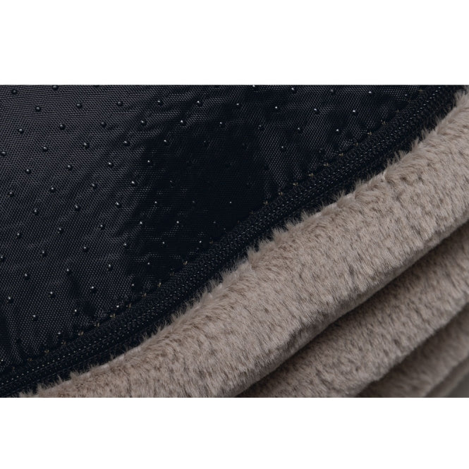 Designed by Lotte Hundebett Reza – rund