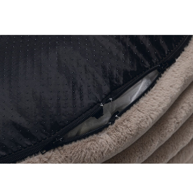 Designed by Lotte Hundebett Reza – rund