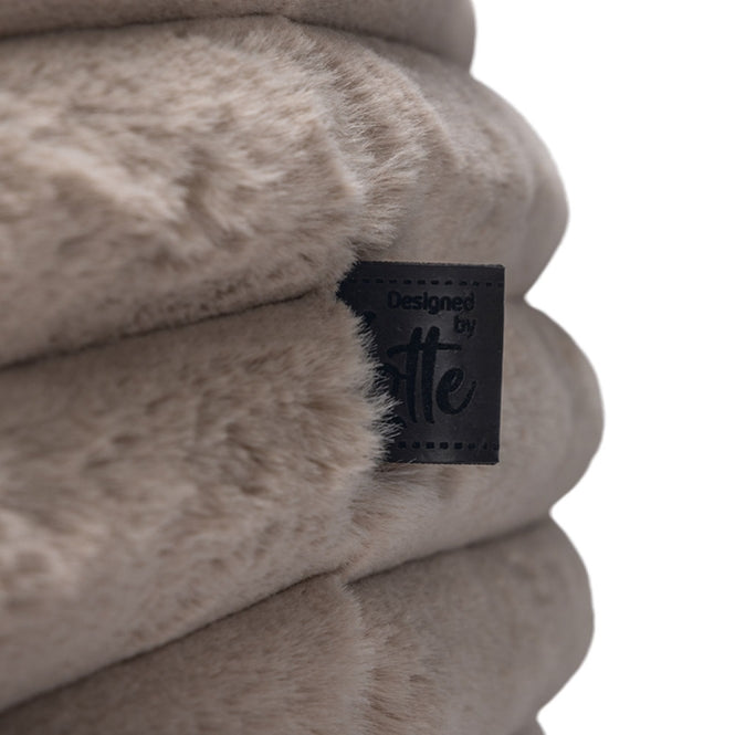 Designed by Lotte Hundebett Reza – rund