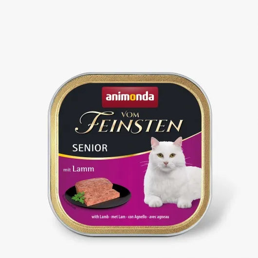 Feines Senior-Nassfutter mit aromatischem Lamm und zarter Rezeptur für Katzen ab 7 Jahren, das Genuss und altersgerechte Ernährung vereint – erhältlich in der praktischen 100 g Schale.